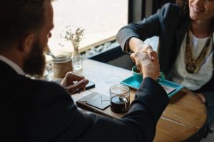 Pesquisa de satisfação: seu viajante está satisfeito com a experiência em viagens corporativas?