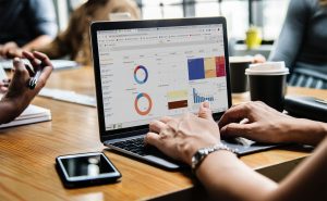 Como a tecnologia pode reduzir os custos em viagens corporativas