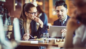 refeições em viagens corporativas