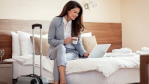 5 tipos de hospedagem corporativa: qual é mais econômica