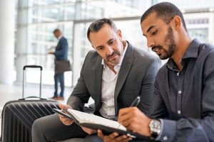 Empresários fazendo prestação de contas